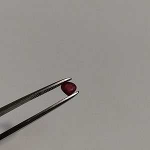 0.69ct VS 5.5x4.8mm untreated pear cut pigeons blood ruby crystal from madagasca
